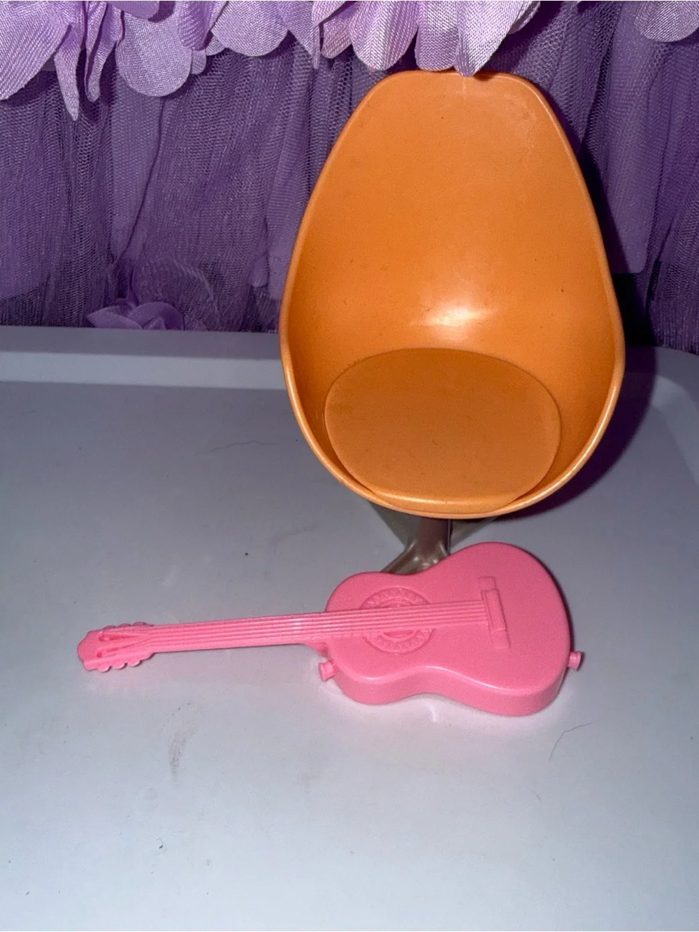 Barbie orange Vintage chair for dream house & pink guitar